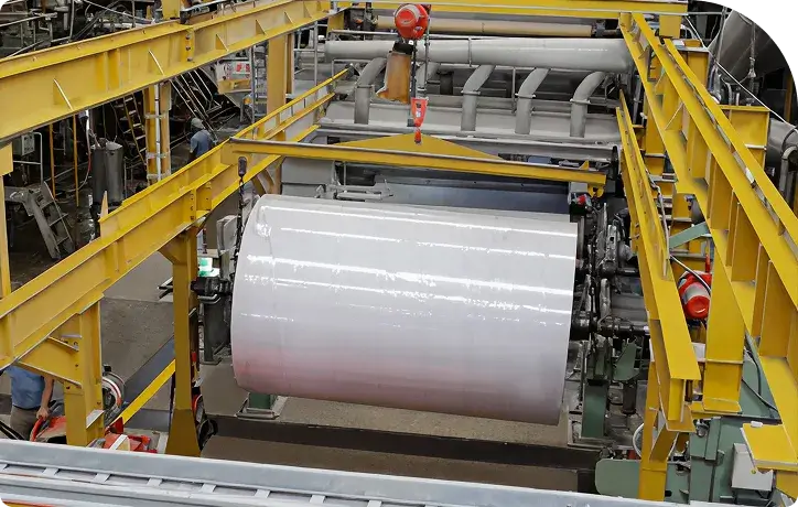 Industria con bobina de papel